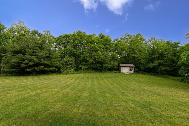 110 Marcur Ln, Center Twp Bea, PA 15061 - view of grassy yard