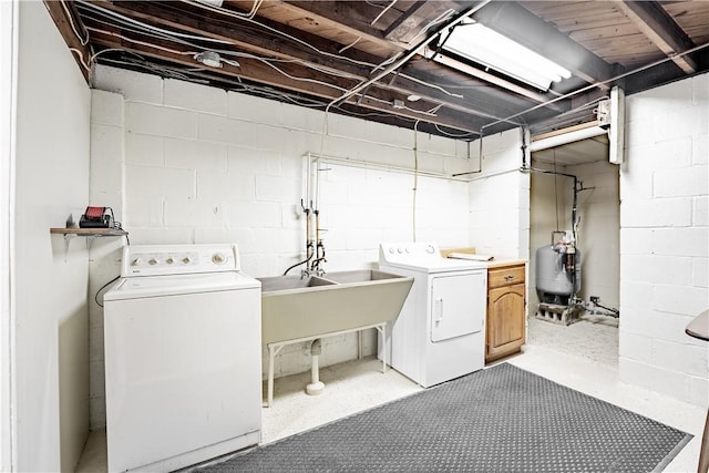 207 Mccartney Dr, Moon/Crescent Twp, PA 15108 - laundry area featuring a sink and separate washer and dryer