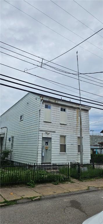 89 Cherry St, Etna, PA 15223 - view of front of property with a fenced front yard