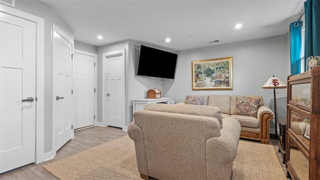 155 Bucktail Dr, Cranberry Twp, PA 16066 - living area featuring light wood-type flooring, recessed lighting, and baseboards