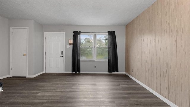 40 Meanor St, Findlay Twp, PA 15126 - unfurnished room featuring a textured ceiling, wood finished floors, and baseboards