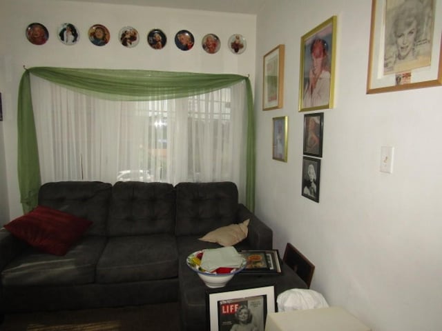 2445 Brownsville Rd, Carrick, PA 15210 - view of living area