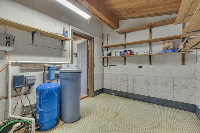 1369 Old Pulaski Rd, Neshannock Twp, PA 16105 - below grade area featuring a water pressure tank and a water softener
