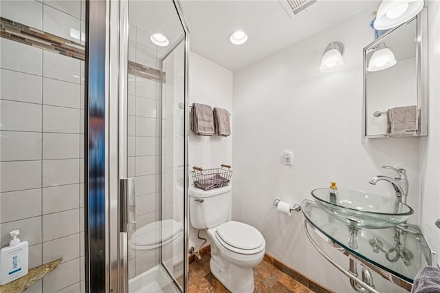 124 Hilton Rd, Unity Twp, PA 15601 - full bathroom featuring a sink, toilet, a shower stall, and baseboards
