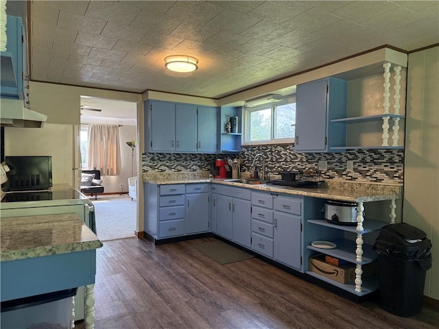 217 Crescent Dr, Hempfield Twp Wml, PA 15601 - kitchen featuring open shelves, a sink, blue cabinets, dark wood-style floors, and backsplash