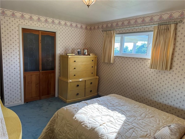 2122 Elizabeth Ct, Export, PA 15632 - bedroom with carpet floors and wallpapered walls
