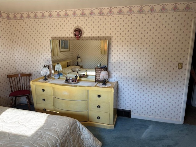 2122 Elizabeth Ct, Export, PA 15632 - carpeted bedroom featuring wallpapered walls