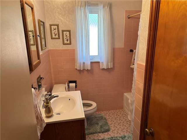 2122 Elizabeth Ct, Export, PA 15632 - full bathroom featuring toilet, a wainscoted wall, vanity, tile walls, and washtub / shower combination