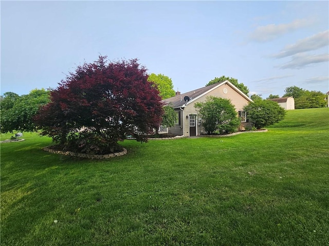 356 Reserve Sq, Wayne Twp Law, PA 16157 - view of green lawn