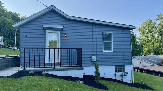 14 Haywood St, Carroll Twp, PA 15063 - back of property featuring a yard