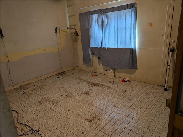 1321-1323 Bingham St, South Side, PA 15203 - bathroom with baseboards