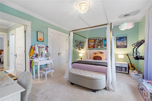 1575 Parkview Blvd, Squirrel Hill, PA 15217 - bedroom with carpet floors, crown molding, and a closet