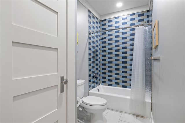 1575 Parkview Blvd, Squirrel Hill, PA 15217 - full bath featuring toilet, tile patterned floors, and shower / bath combo with shower curtain