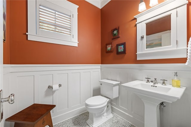 1575 Parkview Blvd, Squirrel Hill, PA 15217 - bathroom featuring toilet, tile patterned flooring, a decorative wall, and wainscoting