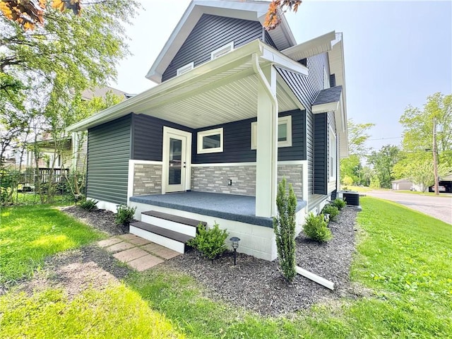 407 E Hillcrest Ave, New Castle/2Nd, PA 16105 - view of home's exterior featuring a porch, cooling unit, and a yard