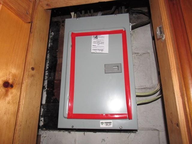 619 W Race St, Somerset Boro, PA 15501 - detailed view of electric panel