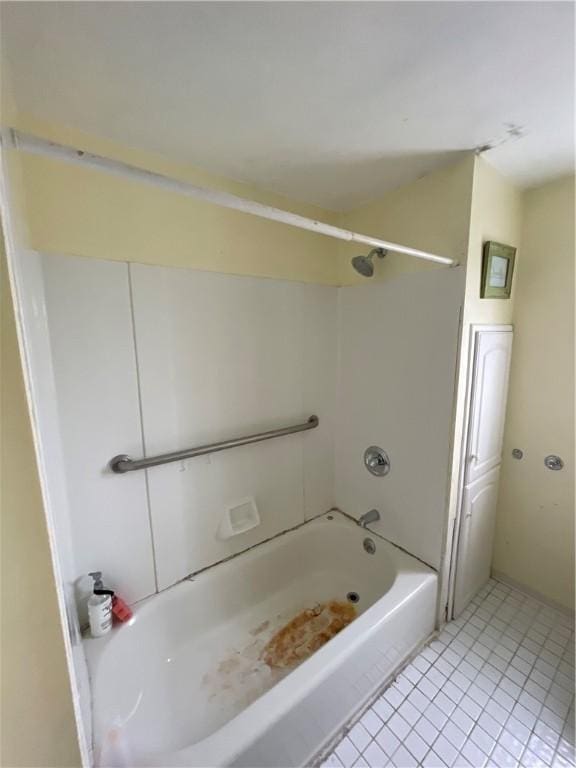 1001 Wible Run Rd, Shaler, PA 15209 - full bathroom featuring washtub / shower combination and tile patterned flooring