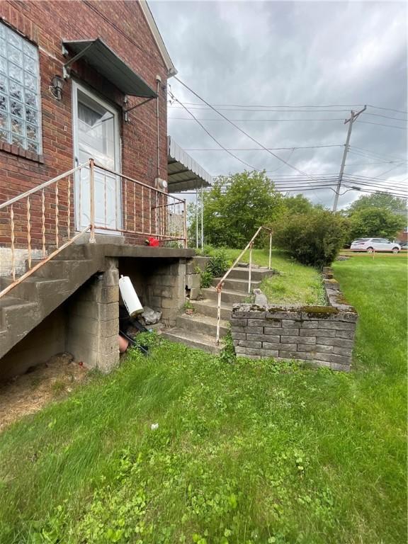 1001 Wible Run Rd, Shaler, PA 15209 - view of grassy yard