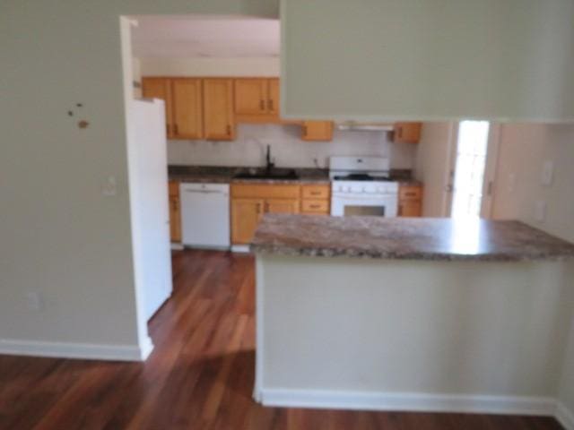 903 Fox Run Cir, Cranberry Twp, PA 16066 - kitchen with white appliances, dark wood-style floors, and ventilation hood