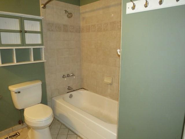 903 Fox Run Cir, Cranberry Twp, PA 16066 - full bathroom featuring tile patterned flooring and shower / washtub combination