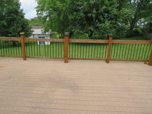903 Fox Run Cir, Cranberry Twp, PA 16066 - wooden terrace featuring a yard