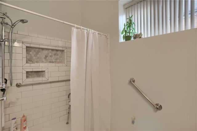 226-228 S Washington St Unit 226, City Of But Se, PA 16001 - view of full bathroom
