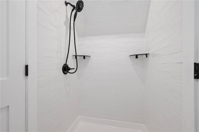 220 Dewey St, Edgewood, PA 15218 - bathroom featuring a tile shower