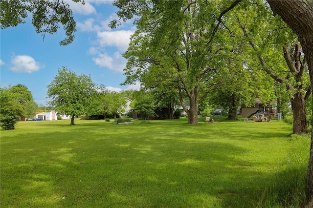 343 Whitestown Rd, Twp Of But Nw, PA 16001 - view of green lawn