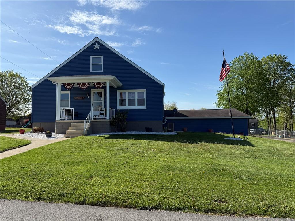 5 Beach St, Centerville, PA 15358 - view of front facade featuring covered porch and a front yard