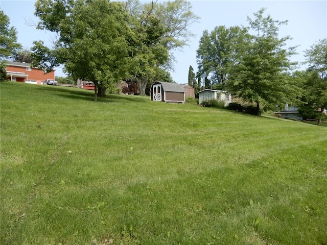 204 Stonebrook Dr, Peters Twp, PA 15317 - view of grassy yard