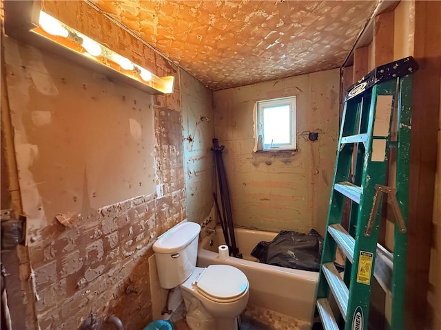 201 Lebanon Manor Dr, West Mifflin, PA 15122 - bathroom with toilet and  shower combination