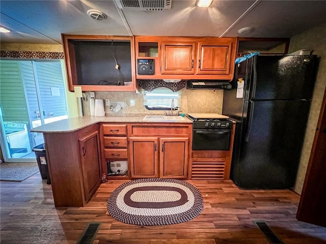 126 Dockside Ln, Bradys Bend Twp, PA 16028 - kitchen with a sink, black appliances, wood finished floors, and a peninsula