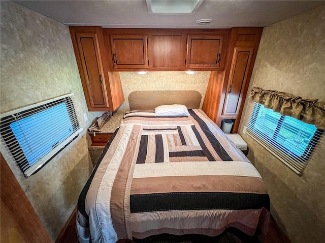 126 Dockside Ln, Bradys Bend Twp, PA 16028 - bedroom featuring a textured wall