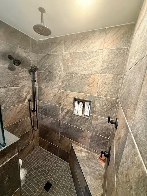 204 Thornberry Cir, Mt Lebanon, PA 15234 - bathroom featuring tiled shower