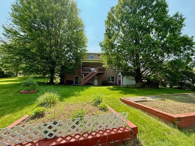 116 Valleycrest Dr, Cecil, PA 15321 - view of grassy yard featuring stairway