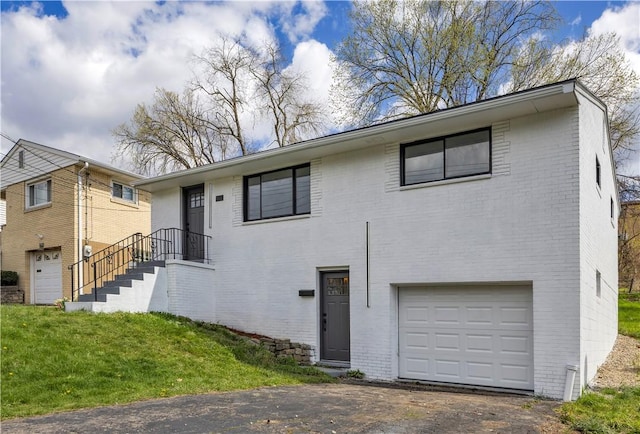 5725 Keefe St, Lincoln Place, PA 15207 - photo 1