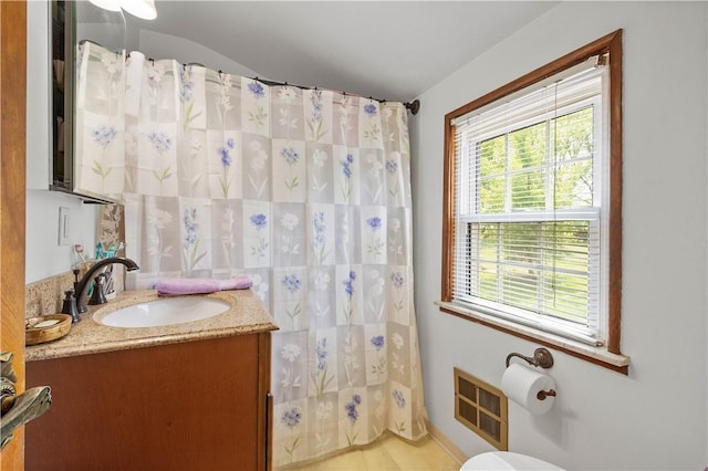711 Ascension Dr W, West Mifflin, PA 15122 - bathroom with vanity, toilet, and a shower with curtain