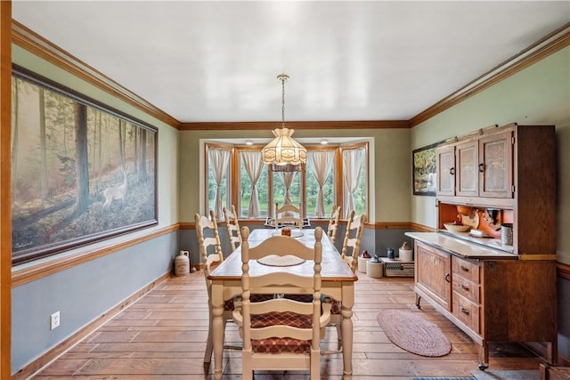 829 Hecla Rd, Mount Pleasant Twp Wml, PA 15666 - dining area with a chandelier, light wood-style floors, crown molding, and baseboards