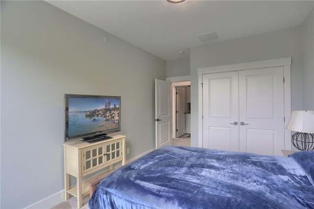 302 Highpointe Dr, Seven Fields Boro, PA 16046 - bedroom featuring a closet and carpet floors