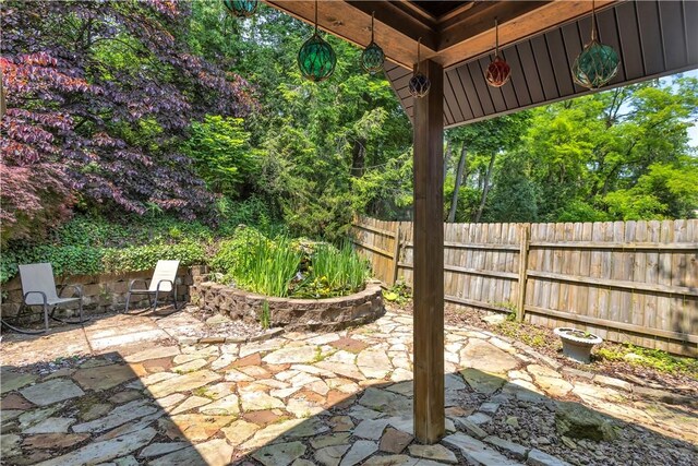 2389 High Oak Dr, Banksville/Westwood, PA 15220 - view of patio / terrace