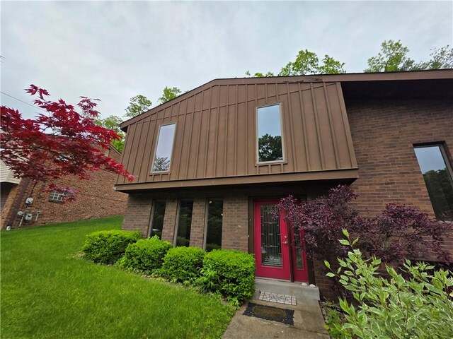 106 Larchwood Dr, Wilkins Twp, PA 15145 - photo 1