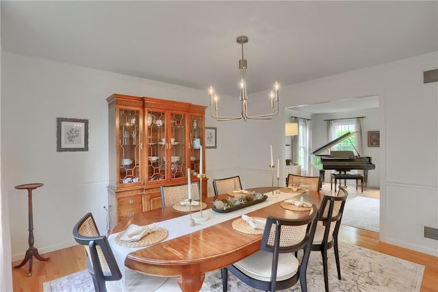 814 Graywyck Dr, Seven Fields Boro, PA 16046 - dining area featuring a chandelier, light wood-style floors, and ornamental molding
