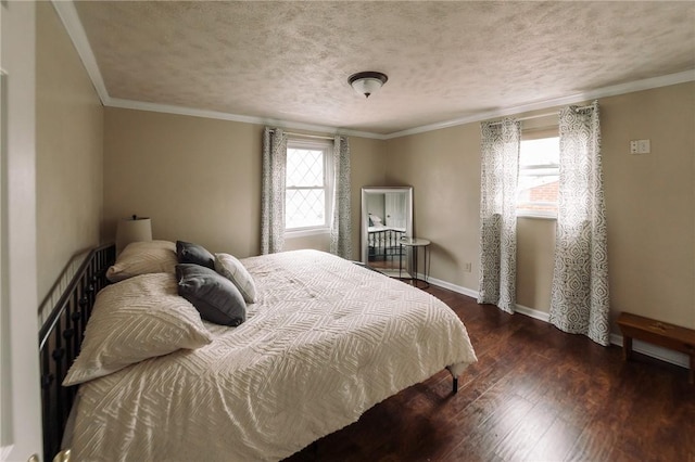 10 Claireview Dr, Scott Twp Sal, PA 15106 - bedroom with wood finished floors, baseboards, and a textured ceiling