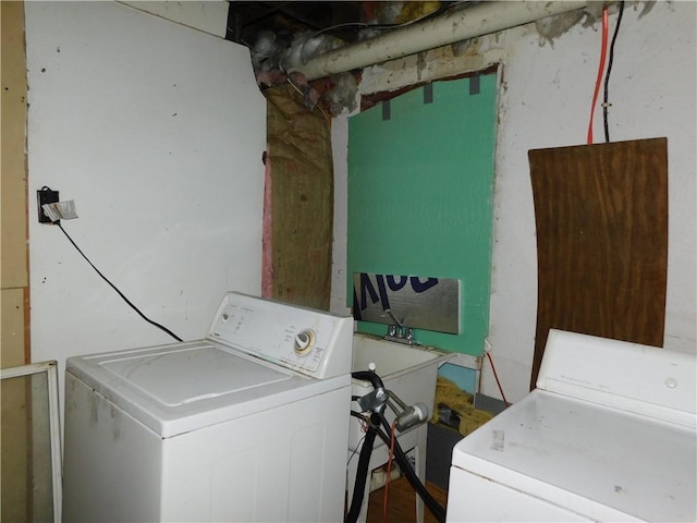 309 Mooney Ridge Rd, Waynsbrg/Frankln Twp, PA 15370 - laundry area with washer and dryer