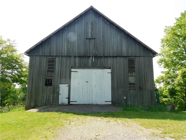 309 Mooney Ridge Rd, Waynsbrg/Frankln Twp, PA 15370 - view of pole building with a lawn