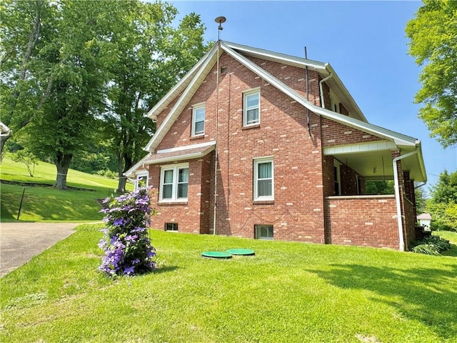 4404 Hollow Rd, Shenango Twp Law, PA 16101 - view of side of home with a yard and brick siding