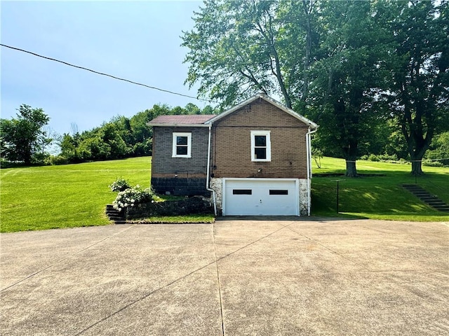 4404 Hollow Rd, Shenango Twp Law, PA 16101 - garage with driveway