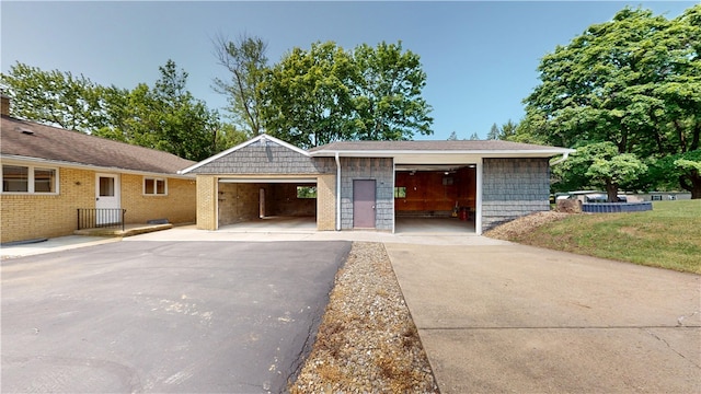 721 Herman Rd, Summit Twp But, PA 16002 - view of front of home featuring an outdoor structure and driveway