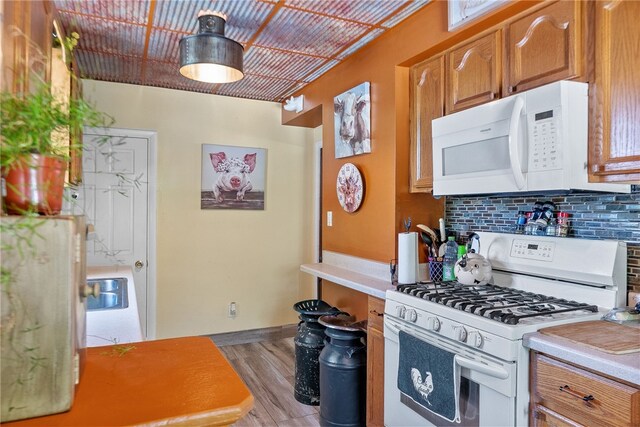 800 Romine Ave, Port Vue, PA 15133 - kitchen with white appliances, backsplash, light wood-style flooring, and light countertops