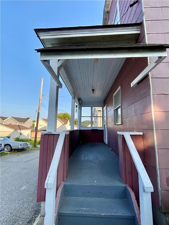 923 Fentzel, Tarentum, PA 15084 - view of staircase